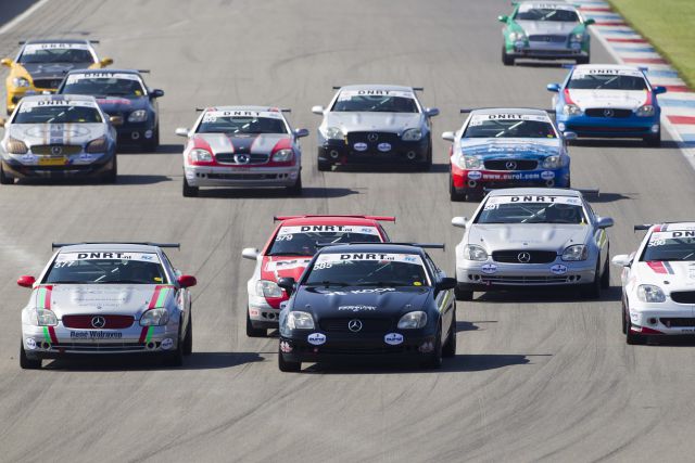Mercedes-Benz SLK Cup - Start van Race 2 op het TT Circuit van Assen 160908
