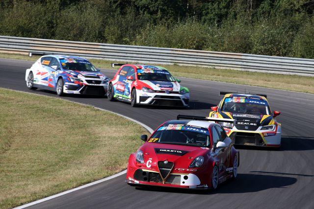 TCR - Alfa Romeo 27 - SEAT 7 - VW Golf 4 - SEAT 2