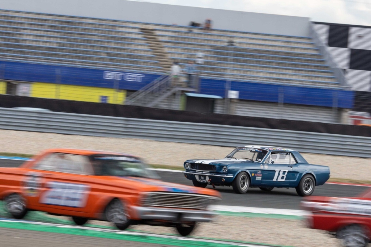 Roel Korsten chasing vd Ende and Lubbers